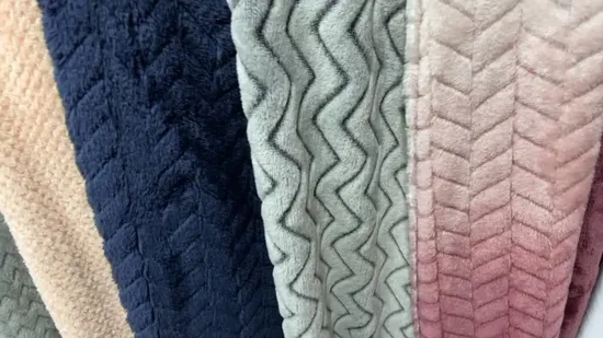 100 % Polyester, einseitiger Flanell mit Minky-Streifen, Jacquard-Druck