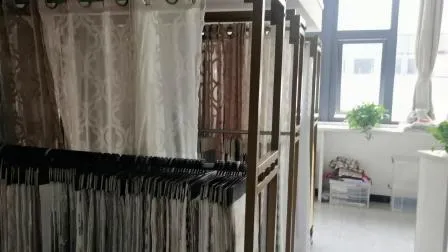 Durchsichtiger Vorhangstoff aus Polyester und Viskose in Leinenoptik mit Burnout-Effekt